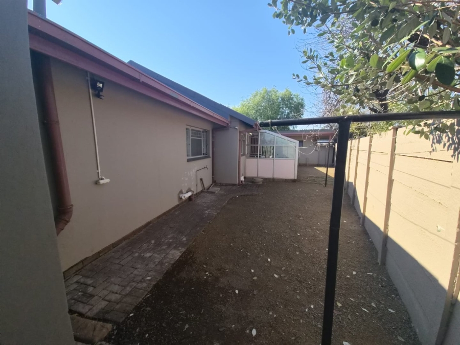 12 Bedroom Property for Sale in Universitas Ridge Free State